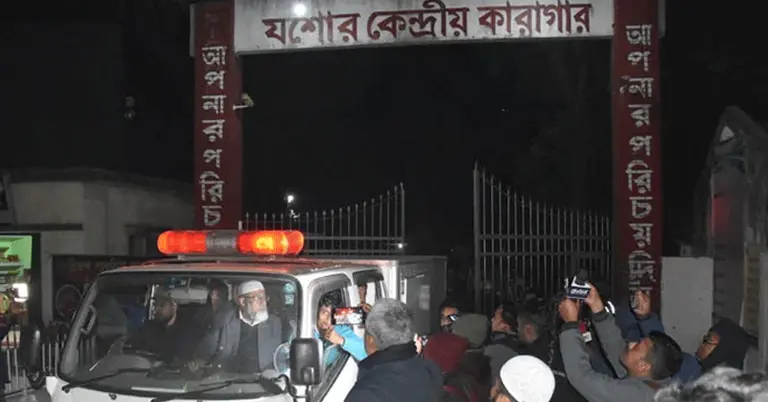 কারাগারে মরদেহ নেয়া হচ্ছে